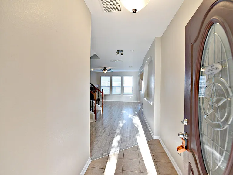 2806 Stirrup Cv — Photo 2