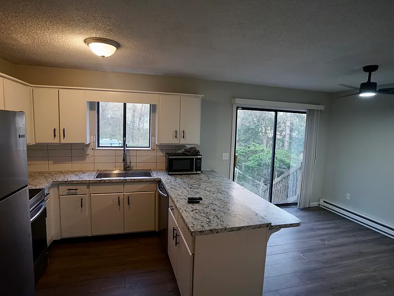 188 Moreland Ave — Photo 3