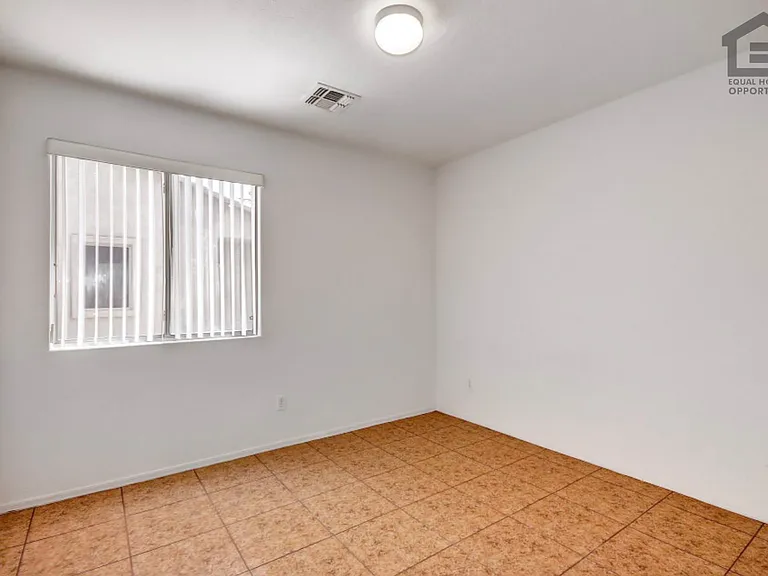 7407 S Sunrise Way — Photo 11