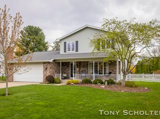 7270 Windgate Dr, Jenison, MI 49428