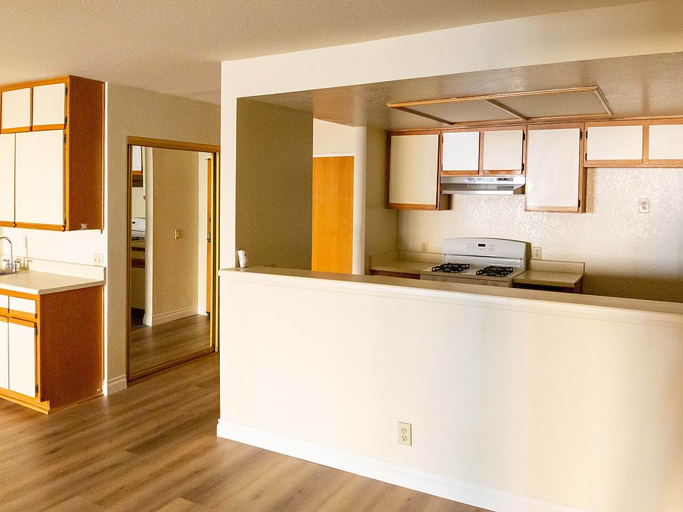 Kitchen Area and Wet Bar