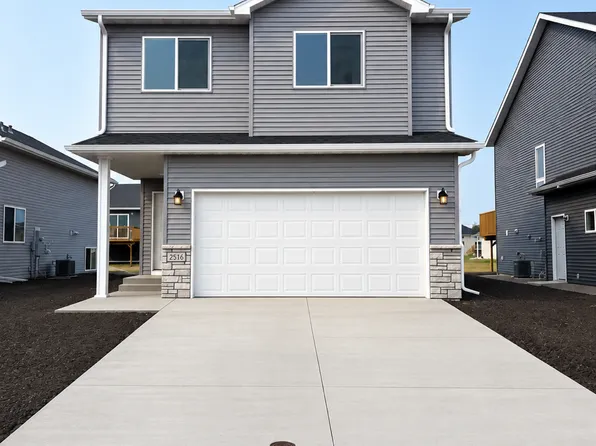 2516 38th Ave S, Moorhead, MN 56560