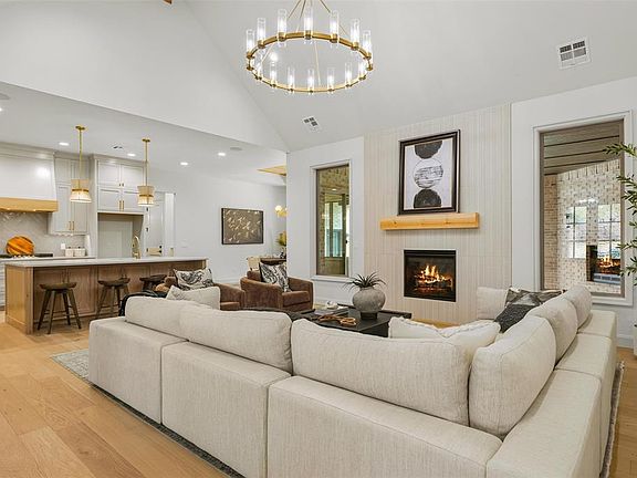 3rd image of 7960 Stagecoach Cir
