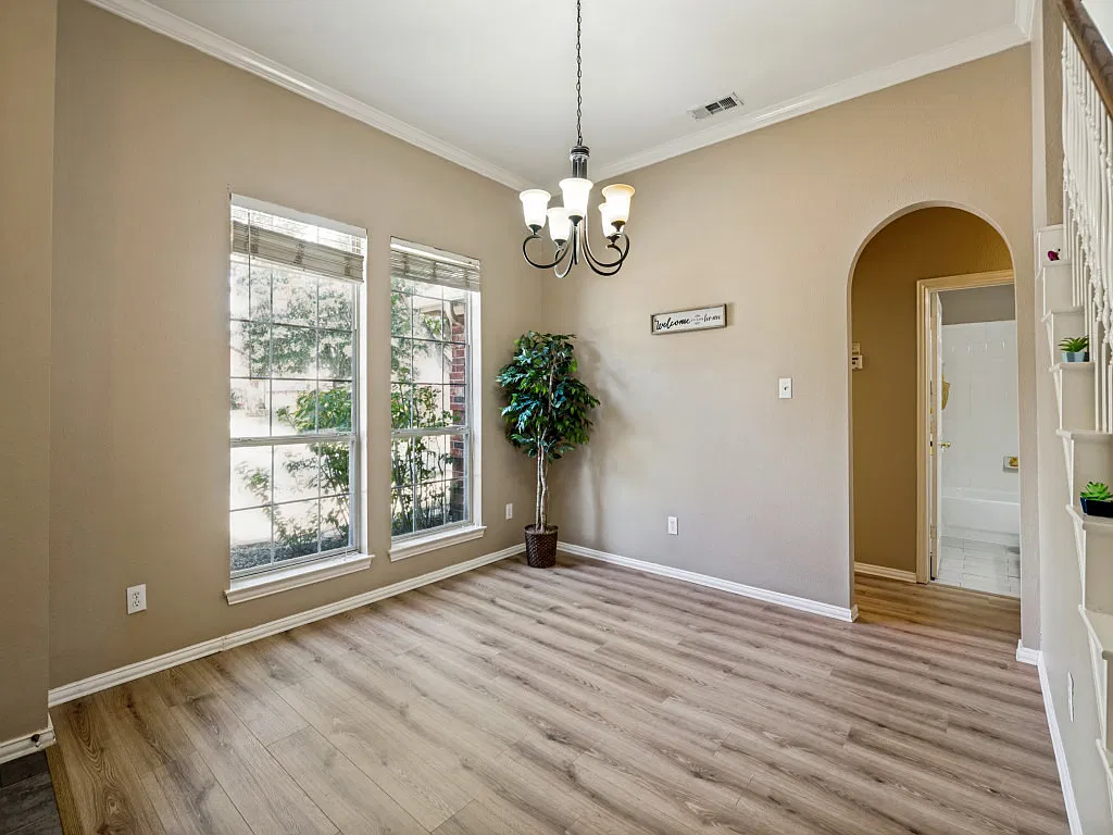 3 bed, 2400 sqft, $2,650 — Photo 3