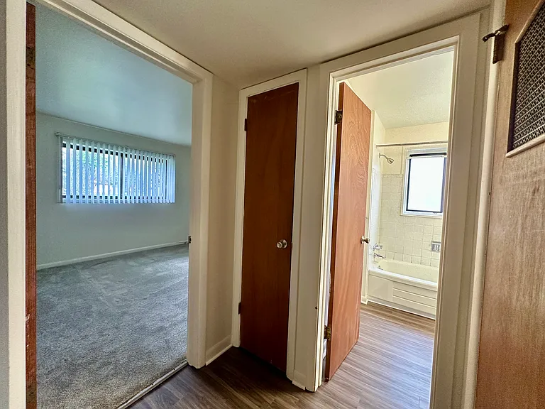 Edgewood Apartments — Photo 40