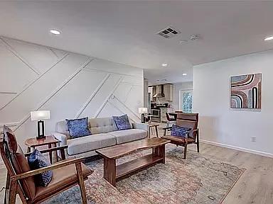 1410 Abbey Dr — Photo 4