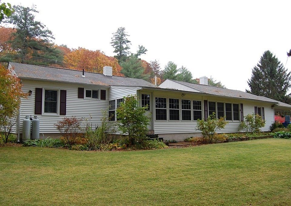 2nd image of 656 Main St
