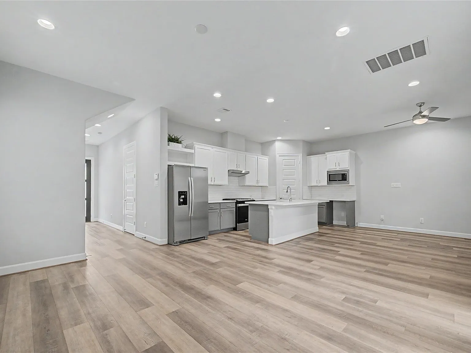 4 bed, 3.5 bath, 2799 sqft, $4,000 — Photo 4