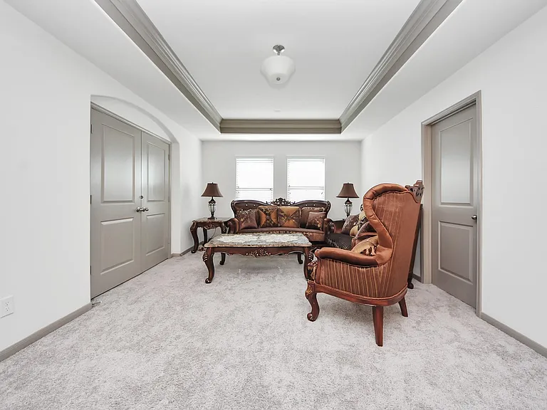 1911 Sapphire Pines Ln — Photo 28