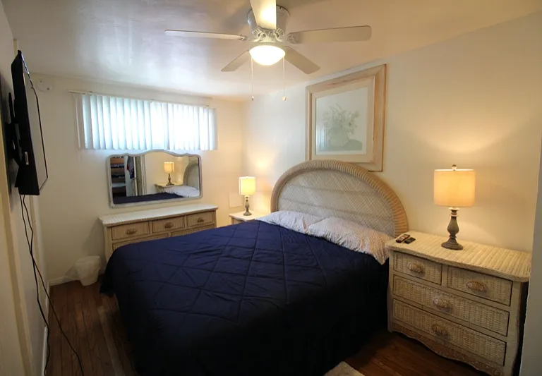 728 Venice Ct — Photo 3