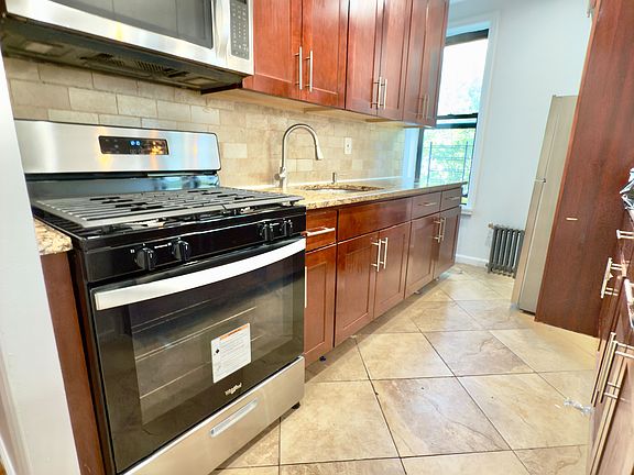 2nd image of 118 Quincy St APT C2