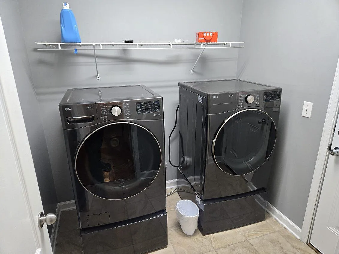 5 bed, 3.5 bath, 3000 sqft, $3,550 — Photo 4