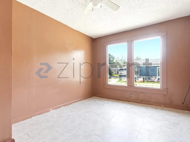 1301 N 6th Ave — Photo 10