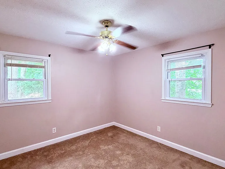 4431 Donegal Cir — Photo 18