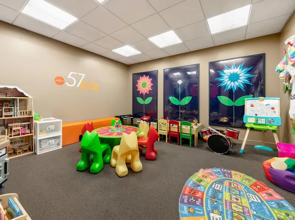 207 East 57th Street image 2 of 10