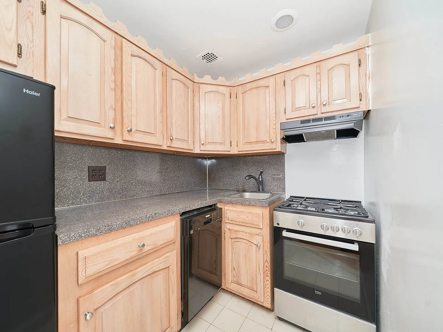 458 West 52nd Street — Photo 3
