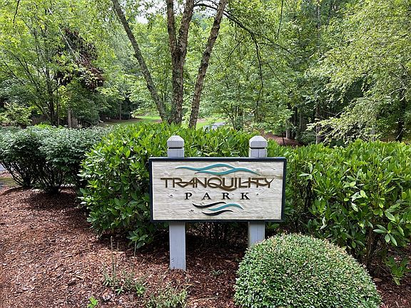 5th image of 4 N Harris Creek Dr