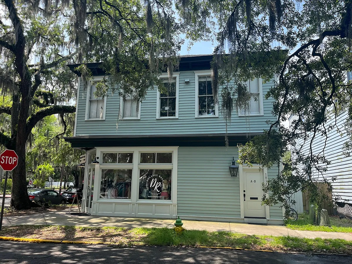 Entry door is on right. - 1813 Bull St