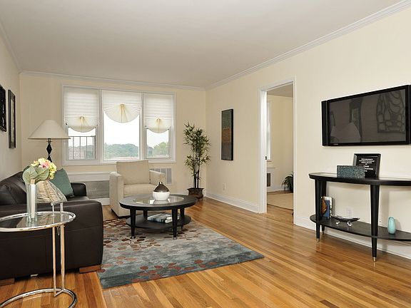 2nd image of 3 Sadore Ln APT 3S