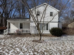 2420 Emmons Ave, Rochester Hills, MI 48307