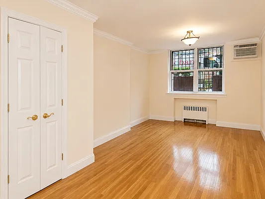 Bedroom, photo 1