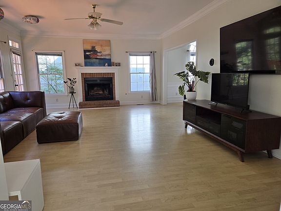 4th image of 1209 Wildcliff Cir NE