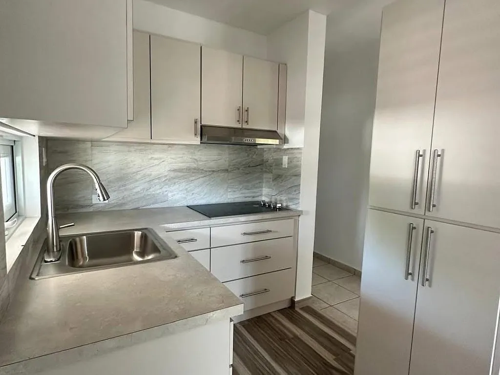 3 bed, 2.0 bath, 300 sqft, $1,200 — Photo 4