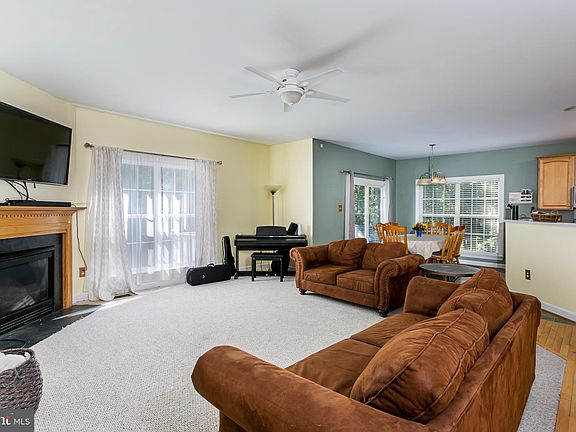 5th image of 1304 Teacher Ln