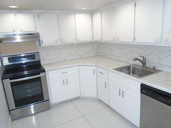 3rd image of 6195 Rock Island Road #402