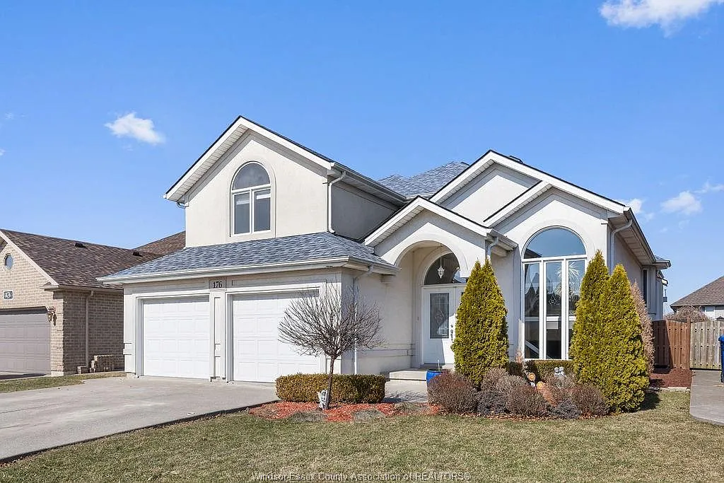 176 Diane Cres photo 1