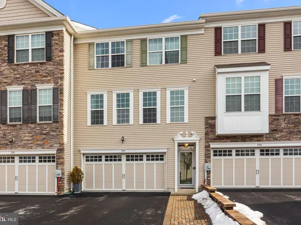 1995 Hickory Ln, Langhorne, PA 19047