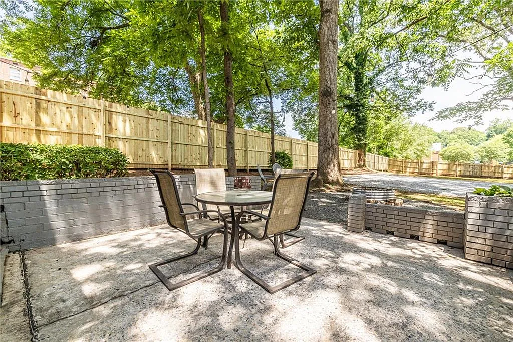 2 bed, 1.0 bath, 750 sqft, $2,600 — Photo 2