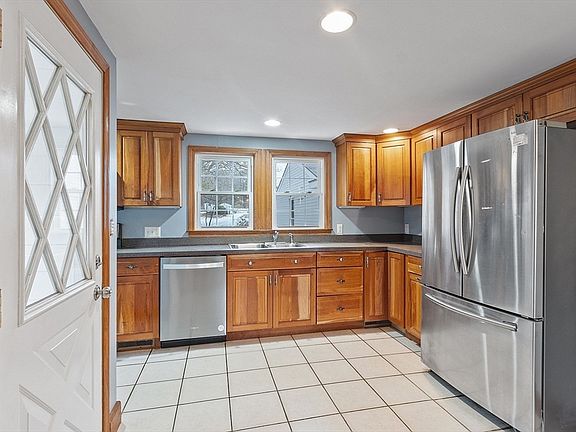 5th image of 559 Merriam Ave