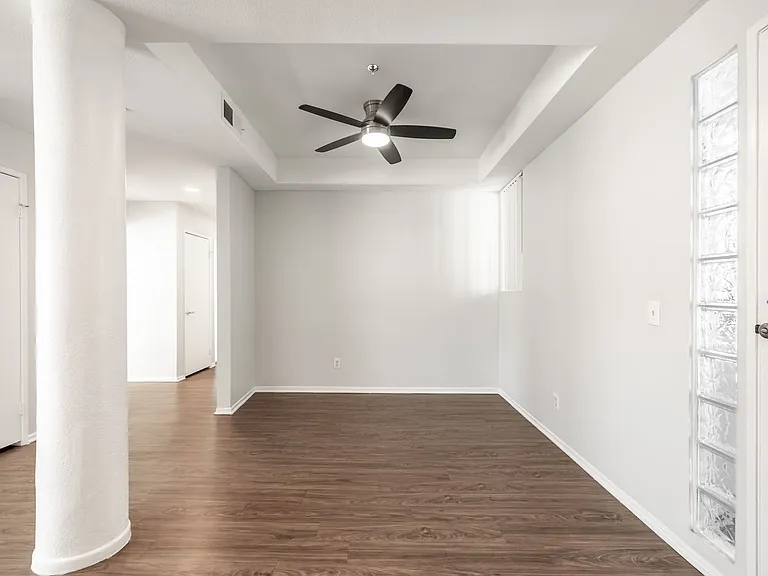 4532 Murietta Ave — Photo 8