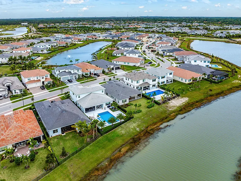 12272 Waterstone Cir — Photo 36