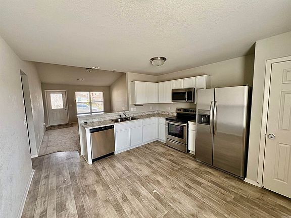 3rd image of 12 Summer Breeze Rd