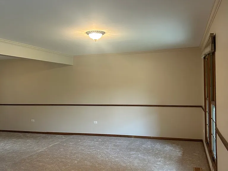 527 Springwood Ln — Photo 2
