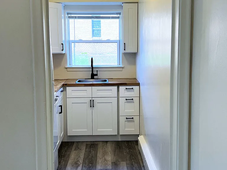 Tower Apts (1609) — Photo 8