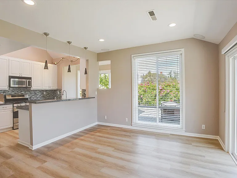 608 Mystic Ln — Photo 23
