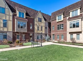 318 Pennsylvania Way, Oak Park, IL 60302