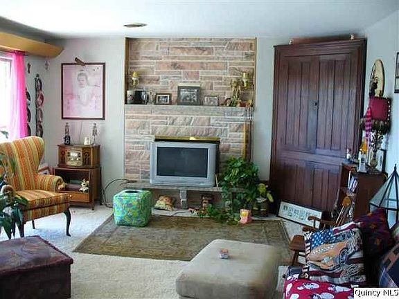 Home for Sale in Ursa, IL $135,000