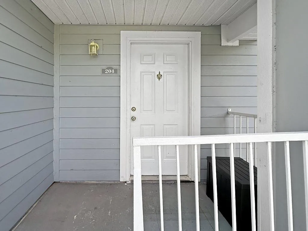 708 Secret Harbor Ln, 204 — Photo 2