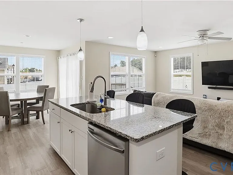 3901 Lighthouse Ln — Photo 3