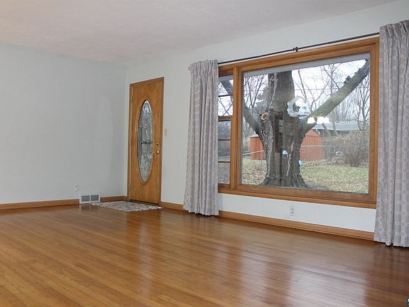 3rd image of 2510 Saint Thomas Dr