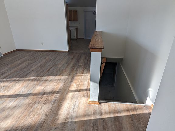 3rd image of 2947 Popplewood Ct