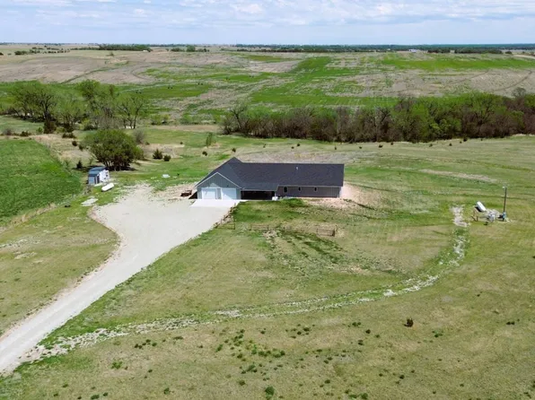 716 Road 900, Red Cloud, NE 68970