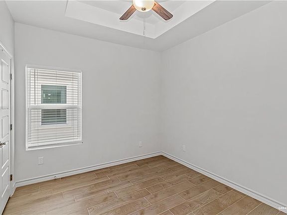 5th image of 215 W Diamond Ave