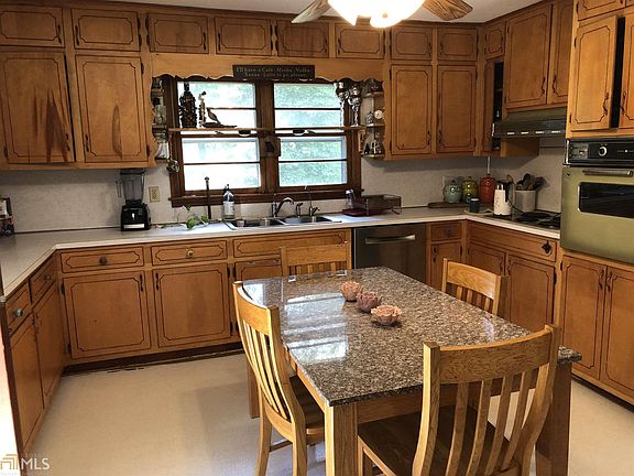2nd image of 588 Oakhurst Dr