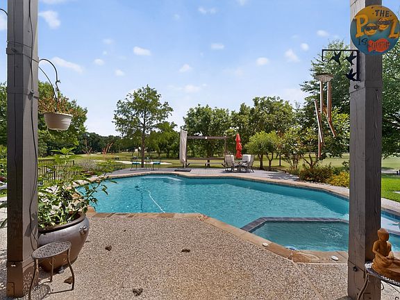 3rd image of 712 Water Oak Dr