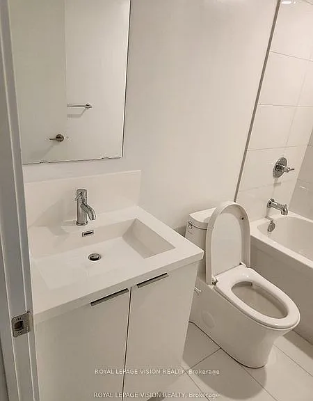 230 Simcoe St #1033 — Photo 6